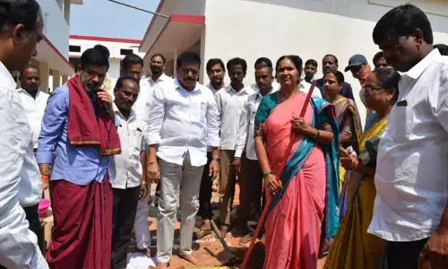 ప్రభుత్వ స్కూళ్ల అభివృద్ధికి కృషి : ఎమ్మెల్యే పద్మా దేవేందర్ రెడ్డి