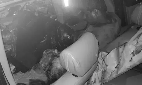 కారు, లారీ ఢీ.. హెడ్ కానిస్టేబుల్ మృతి