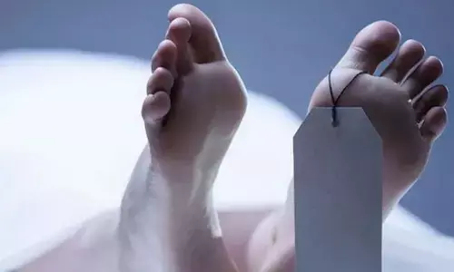 క్రషర్ యంత్రంపై పడి యువకుడి మృతి