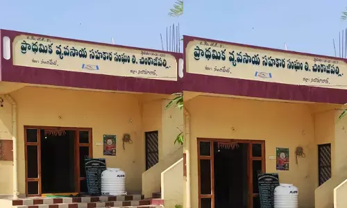ఎలక్ట్రానిక్ తూకాలతో మోసం.. కొత్తూరు కొనుగోలు కేంద్రంలో రైతుల నిరసన