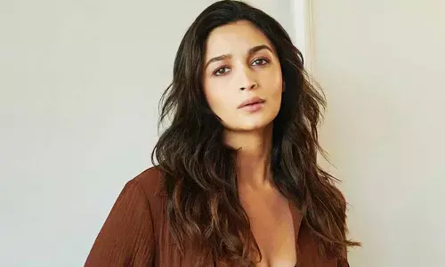 ఇలాంటి ప్రశ్నలు మగాళ్లను ఎందుకు అడగరు? దానికి మేమే బాధ్యులమా