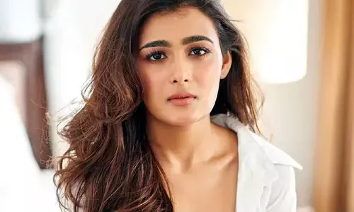 అండర్ వేర్ లేకుండా టాలీవుడ్ హీరోయిన్ ఫొటో షూట్.. వీడియో వైరల్