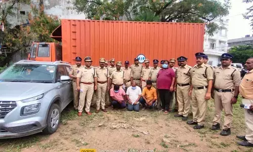 రూ. 40 లక్షల విలువైన హర్యానా మద్యం స్వాధీనం..నిందితులపై  కేసు నమోదు