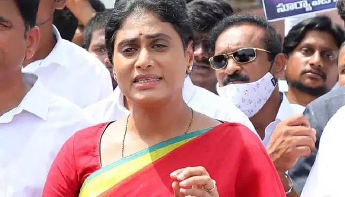 సలహాలు తీసుకోనోడికి సలహాదారులు ఎందుకు? సలహాలు తీసుకోనోడికి సలహాదారులు ఎందుకు?