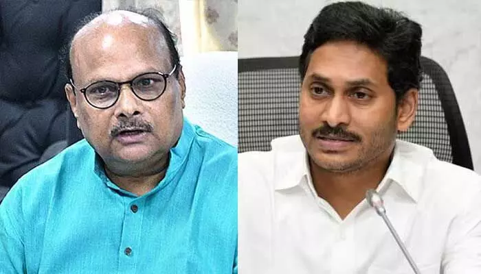 హిట్లర్, తుగ్లక్, ముస్సోలినీ తరహాలో జగన్ ప్రవర్తన.. యనమల తీవ్ర విమర్శలు హిట్లర్, తుగ్లక్, ముస్సోలినీ తరహాలో జగన్ ప్రవర్తన.. యనమల తీవ్ర విమర్శలు
