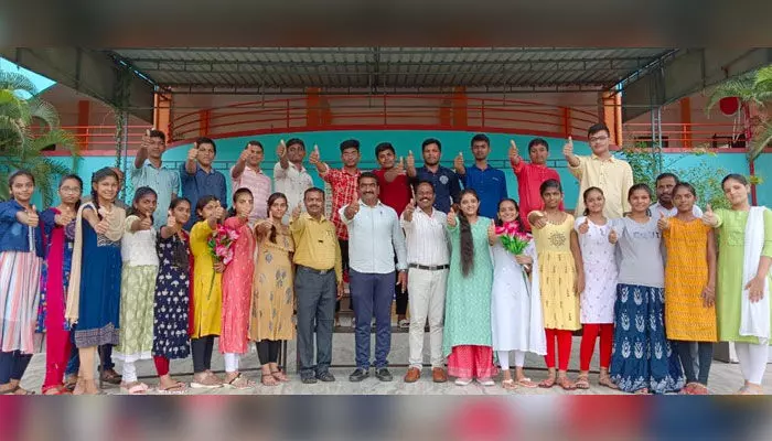 సీబీఎస్ఈ ఫలితాలలో సత్తాచాటిన ఏకశిల విద్యాసంస్థల స్టూడెంట్స్ సీబీఎస్ఈ ఫలితాలలో సత్తాచాటిన ఏకశిల విద్యాసంస్థల స్టూడెంట్స్