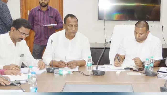 మేడ్చల్ నియోజకవర్గంలో అభివృద్ధి చర్యలు చేపట్టాలి : మంత్రి మల్లారెడ్డి మేడ్చల్ నియోజకవర్గంలో అభివృద్ధి చర్యలు చేపట్టాలి : మంత్రి మల్లారెడ్డి