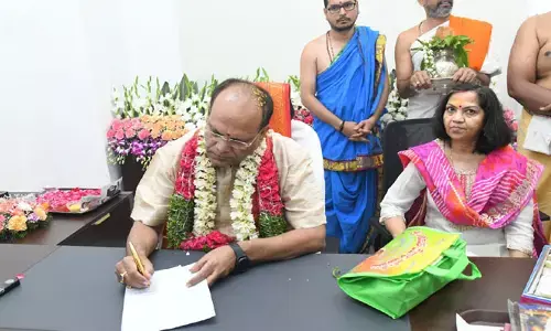 సీఎం ప్రధాన సలహాదారుడుగా బాధ్యతలు స్వీకరించిన సోమేష్ కుమార్
