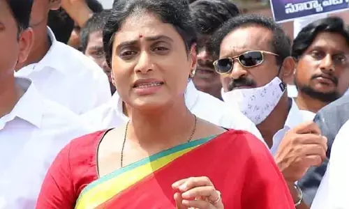 సలహాలు తీసుకోనోడికి సలహాదారులు ఎందుకు?