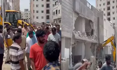 చిత్రపురి కాలనీలో అక్రమ కట్టడాల కూల్చివేత