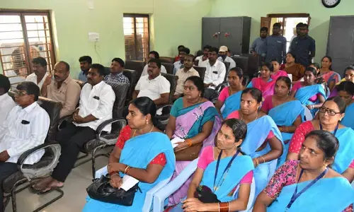మహిళా కౌన్సిలర్లకు బదులు భర్తలు.. కలెక్టర్ ప్రొగ్రాంలోనూ వారిదే పెత్తనం