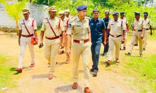 నకిలీ గల్ఫ్ ఏజెంట్లకు ఎవరూ మోసపోవొద్దు : ఎస్పీ అఖిల్ మహాజన్