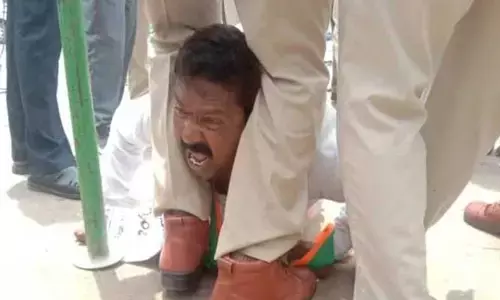 AP BJP: కాళ్లతో తొక్కి హేయంగా ప్రవర్తిస్తారా?