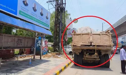 నిబంధనలు ప్రజలకేనా.... పోలీసులకు కాదా...