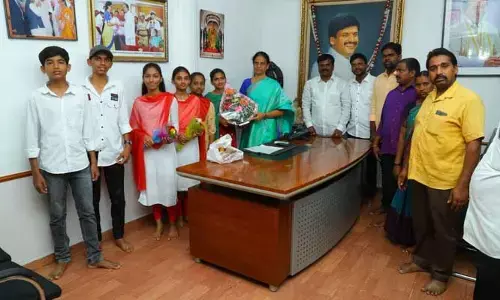 విద్యార్థులను అభినందించిన విద్యా శాఖ మంత్రి సబితా ఇంద్రారెడ్డి