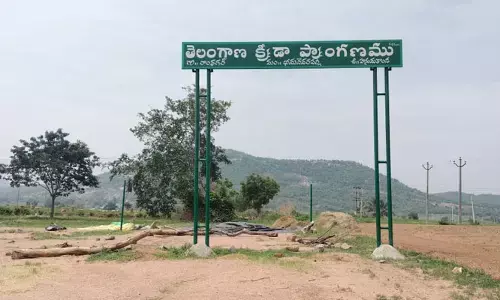 బోర్డులకే పరిమితమైన క్రీడా ప్రాంగణాలు.. మౌళిక వసతులు నిల్