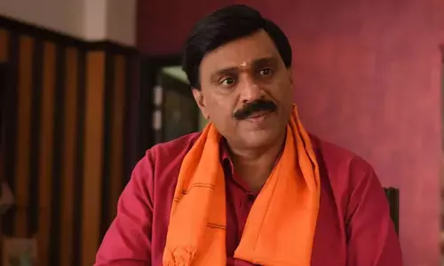 కర్ణాటక రిజల్ట్స్ : గాలిజనార్ధన్ రెడ్డి ముందంజలో,  భార్య వెనుకంజలో..