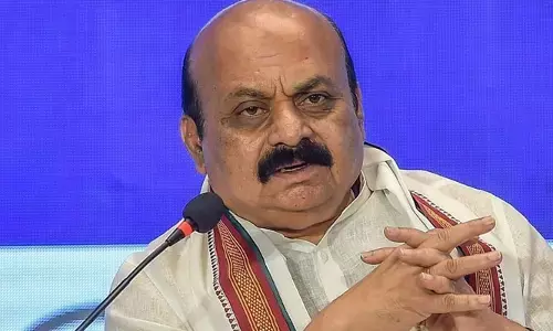 కర్ణాటక రిజల్ట్స్ : ట్రాఫిక్‌లో చిక్కుకుపోయిన బస్వరాజు బొమ్మై