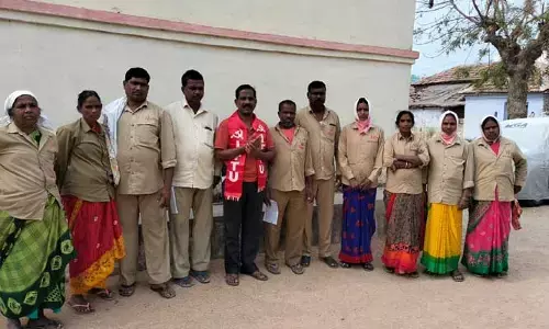 గ్రామ పంచాయతీ కార్యదర్శులను ప్రభుత్వం బెదిరించడం అమానుషం..!