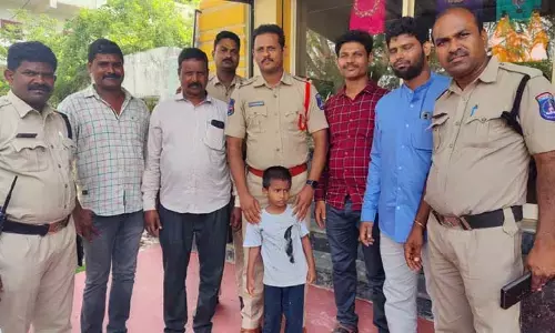 తల్లిదండ్రులకు బాలుడి అప్పగింత..