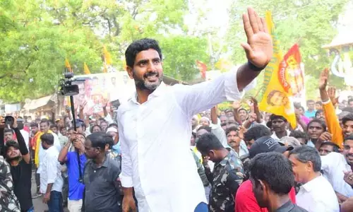 YS రాజశేఖర్ రెడ్డికి సమస్కరించి నివాళులర్పించిన లోకేష్ (వీడియో)