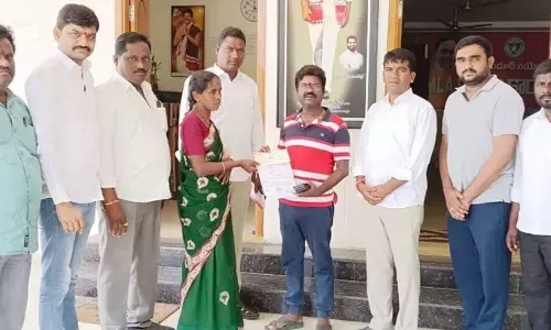 కార్యకర్తలను కంటికి రెప్పలా కాపాడుకుంటాం : ఎమ్మెల్యే రసమయి బాలకిషన్