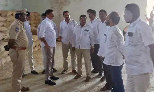 ధాన్యాన్ని త్వరితగతిన దిగుమతి చేసుకోవాలి : ఎంపీ కొత్త ప్రభాకర్ రెడ్డి