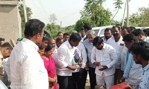 లింగాల గ్రామ ముఖద్వారానికి.. మంత్రి శంకుస్థాపన..