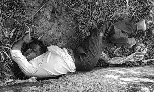 అనుమానాస్పద స్థితిలో వ్యక్తి మృతి