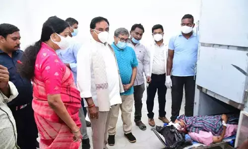 వ్యక్తిగత డ్రైవర్ కి నివాళులర్పించిన ఎర్రబెల్లి దయాకర్ రావు..