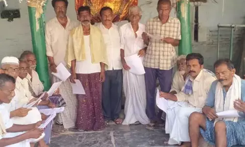 సీమ కోసం వారం రోజులుగా సంతకాల సేకరణ