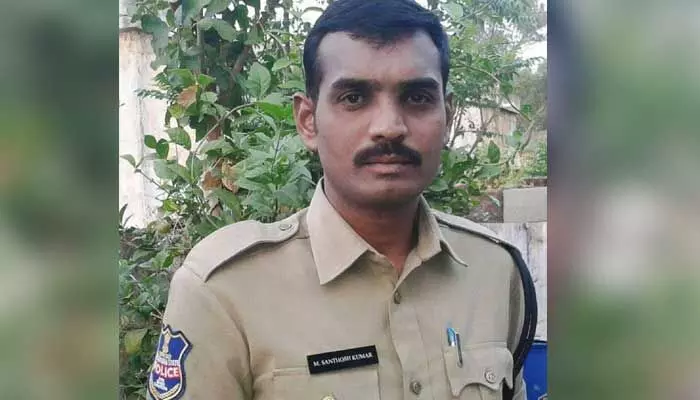 వడ దెబ్బకు పోలీస్ కానిస్టేబుల్ మృతి వడ దెబ్బకు పోలీస్ కానిస్టేబుల్ మృతి