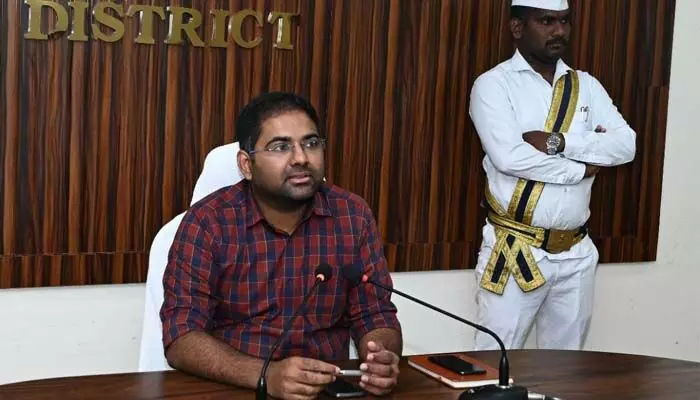 అవకతవకలకు పాల్పడితే చర్యలు తప్పవు: కలెక్టర్ కోయ శ్రీహర్ష అవకతవకలకు పాల్పడితే చర్యలు తప్పవు: కలెక్టర్ కోయ శ్రీహర్ష