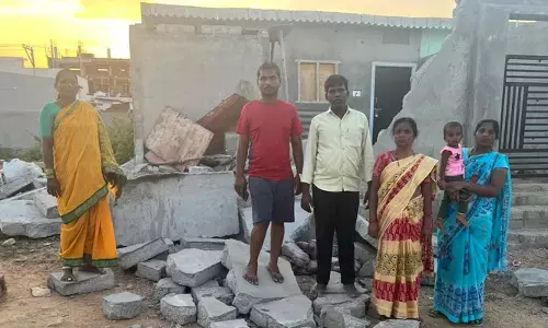 ఈ కుట్రలు ఎవరివి.. నిర్మాణాలు పూర్తయిన తర్వాత ఇండ్ల కూల్చివేతలు?