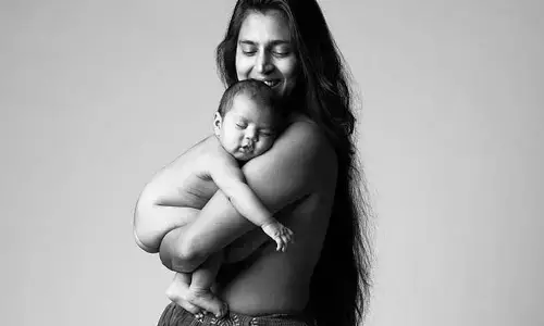 బట్టల్లేకుండా ఫోజులిచ్చిన సీనియర్ నటి Kasthuri Shankar