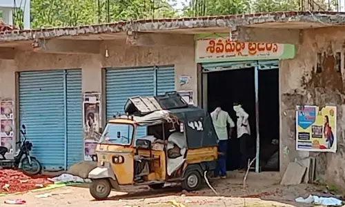 మిర్చి కొనుగోళ్ల తూకంలో మోసాలు..