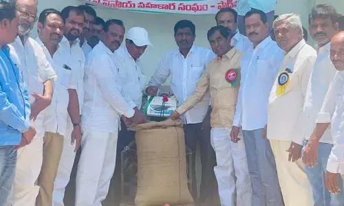 ధాన్యం కొనుగోలు కేంద్రాల్లో మద్దతు ధర: ఎమ్మెల్యే అంజయ్య యాదవ్