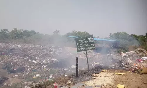 పంచాయతీ కార్యదర్శి నిర్లక్ష్యం.. వాహనదారులకు తీవ్ర ఇబ్బందులు..