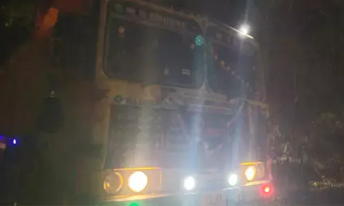 అక్రమంగా మొరం.. మోసెయ్..!