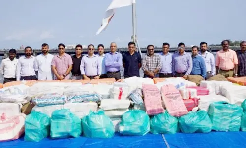 సముద్రంలో దొరికిన రూ. 25,000 కోట్ల డ్రగ్స్