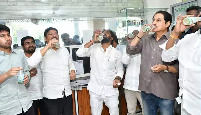 ఏపీలోనూ నీరా కేఫ్లు పెడతాం: మంత్రి జోగి రమేష్ ఏపీలోనూ నీరా కేఫ్లు పెడతాం: మంత్రి జోగి రమేష్