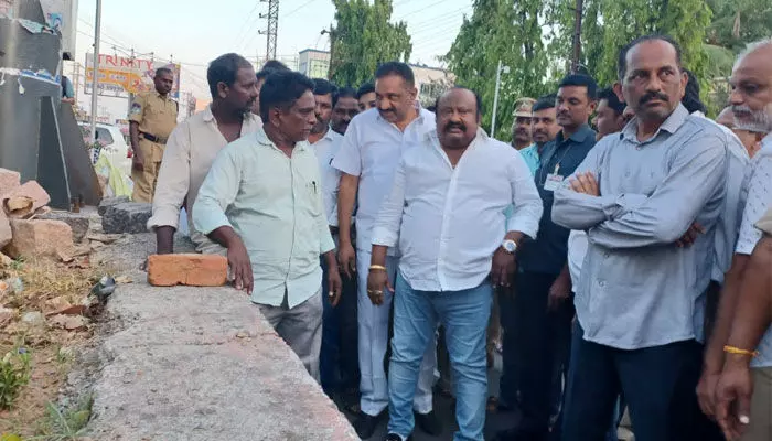 కరీంనగర్ పట్టణాన్ని సుందరంగా తీర్చిదిద్దుతాం : మంత్రి గంగుల కమలాకర్ కరీంనగర్ పట్టణాన్ని సుందరంగా తీర్చిదిద్దుతాం : మంత్రి గంగుల కమలాకర్