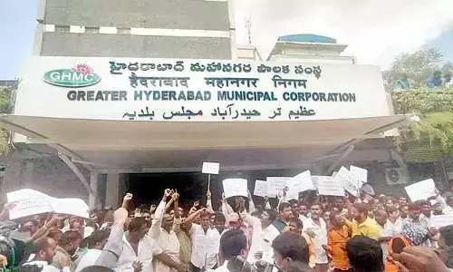 Hyd: మంత్రి వర్యా..ఏమిటీ చర్య.. పిచ్చుకలపై బహ్మస్త్రమా?