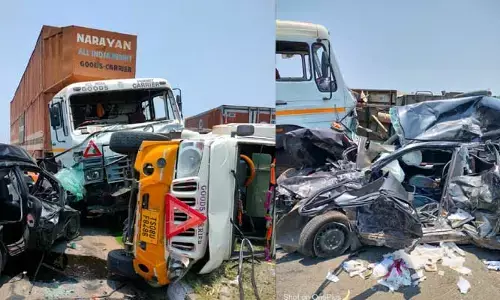 Accident: కంటైనర్‌ను ఢీకొట్టిన వాహనాలు.. ఇద్దరు దుర్మరణం