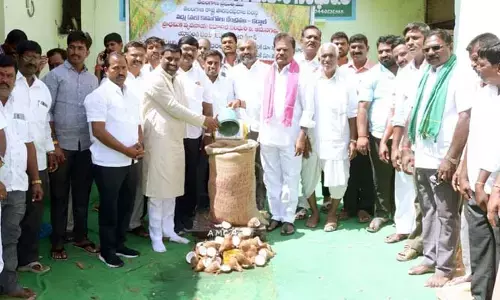 ధాన్యం కొనుగోలు కేంద్రాల్లో మద్దతు ధర: ఎమ్మెల్యే జైపాల్ యాదవ్