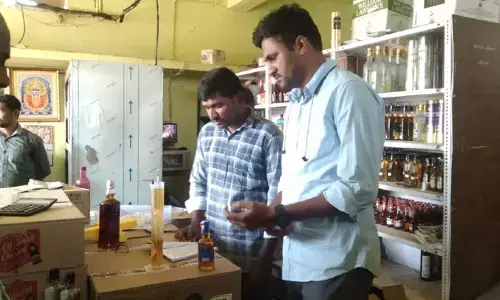 రాయపోల్ వైన్స్ ను తనిఖీ చేసిన ఎక్సైజ్ శాఖ అధికారులు