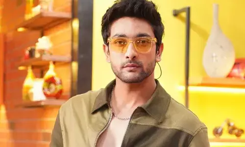 నేనంటే అతనికి పిచ్చి.. అది కావాలంటూ అక్కడే చేతులేసేవాడు
