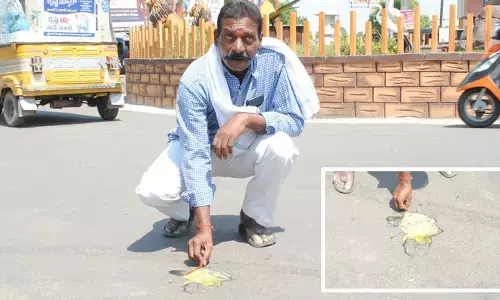 ఎండ వేడితో నడిరోడ్డుపై ఆమ్లెట్..