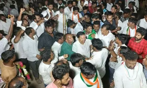 జడ్చర్ల కాంగ్రెస్ లో వర్గపోరు.. భట్టి విక్రమార్క ముందే ఇర్గువర్గాలు పోటాపోటీగా నినాదాలు..