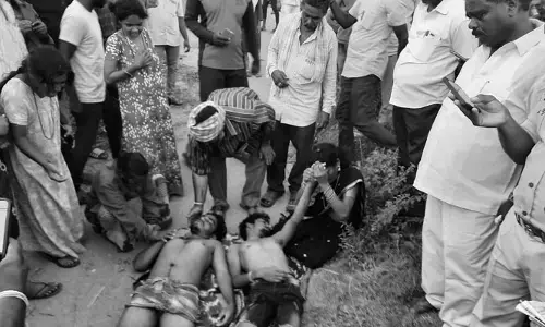 ప్రమాదవశాత్తు వాగులో పడి ఇద్దరు యువకుల మృతి